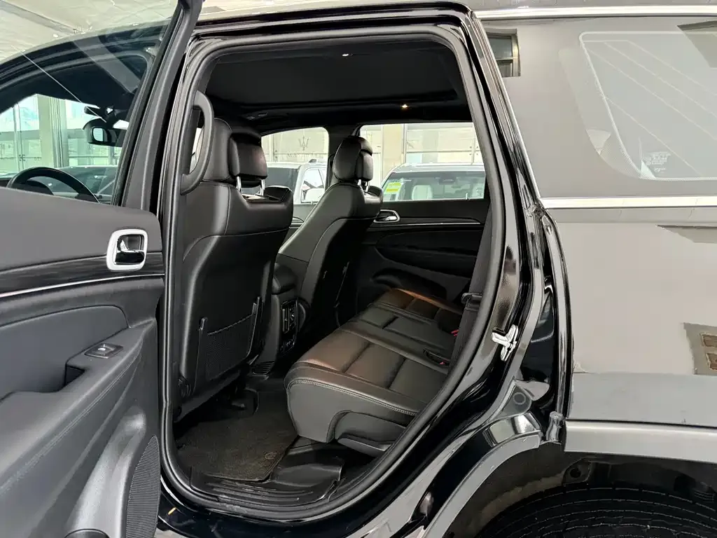 Jeep Grand Cherokee (Import) — фото 4