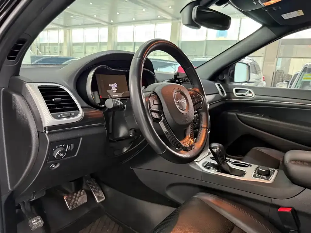 Jeep Grand Cherokee (Import) — фото 10