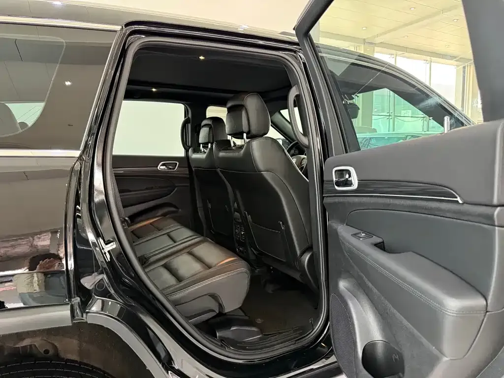 Jeep Grand Cherokee (Import) — фото 9