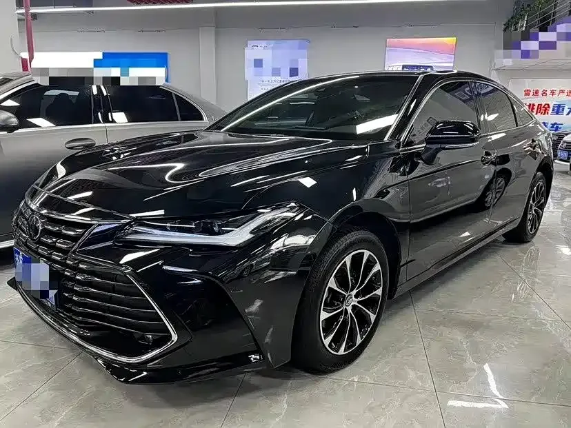 Toyota Avalon — фото 1