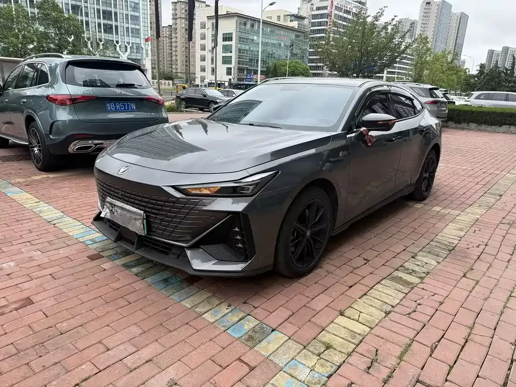 Changan UNI-V iDD — фото 1
