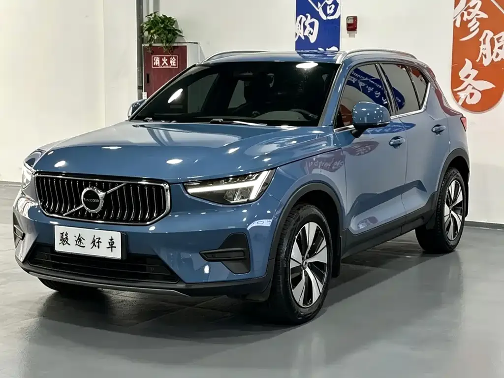 Volvo XC40 — фото 1