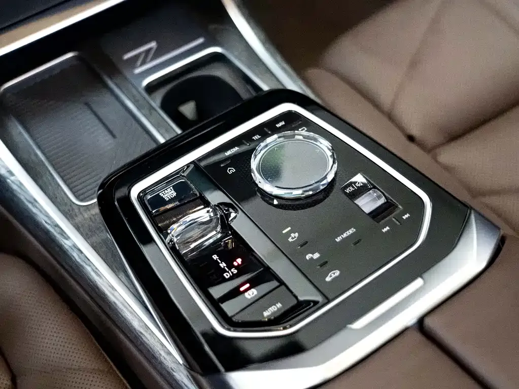 BMW 7 Series — фото 4