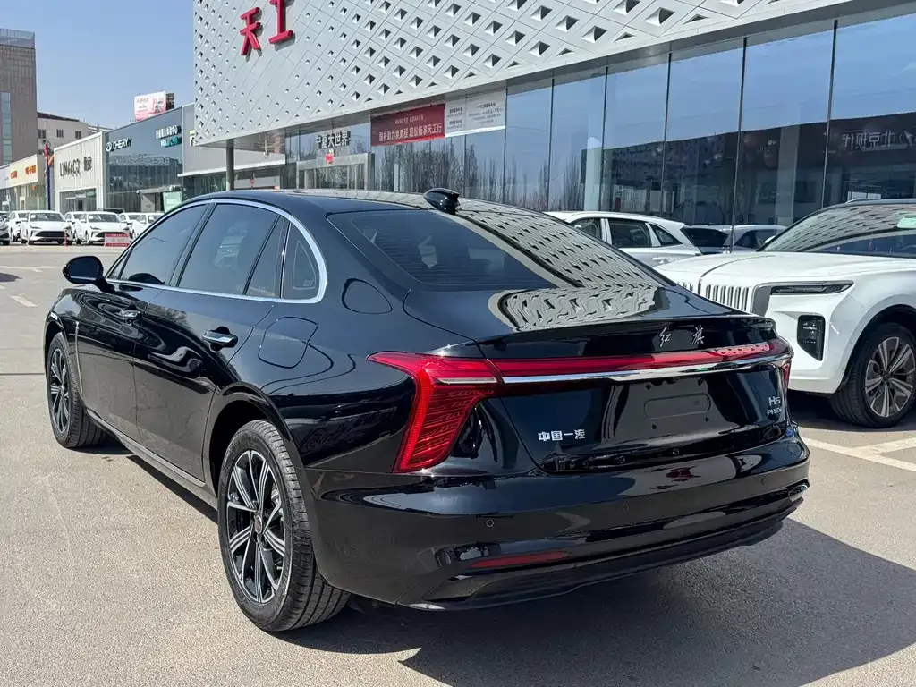 Hongqi H5 PHEV — фото 8