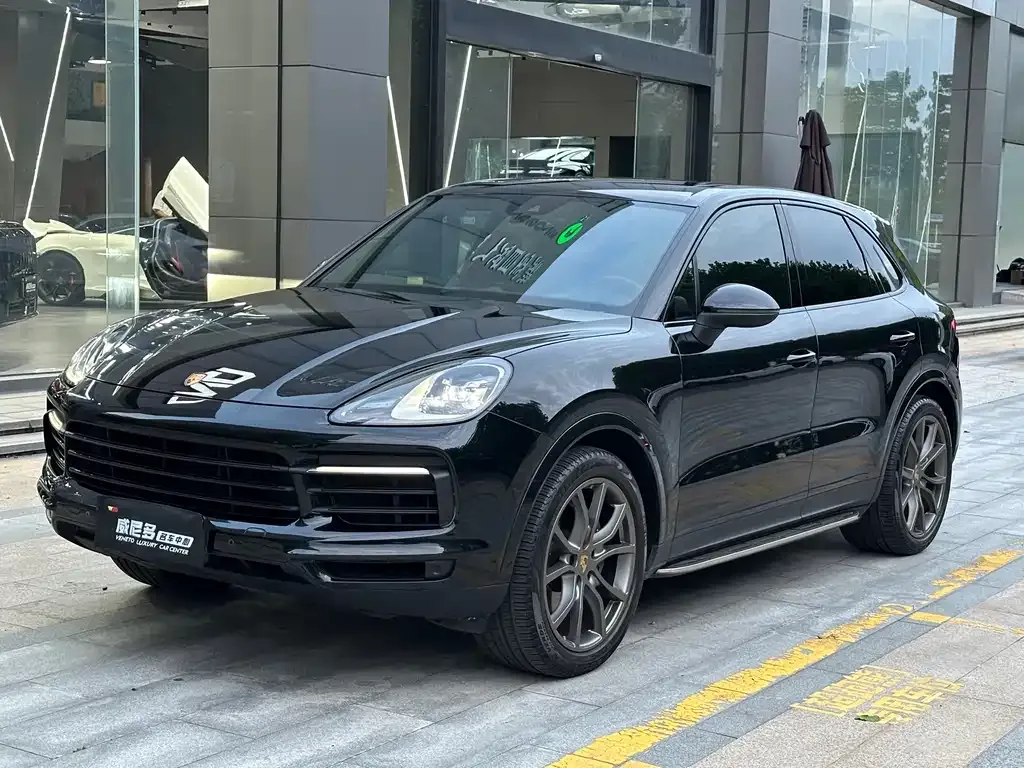 Porsche Cayenne — фото 1