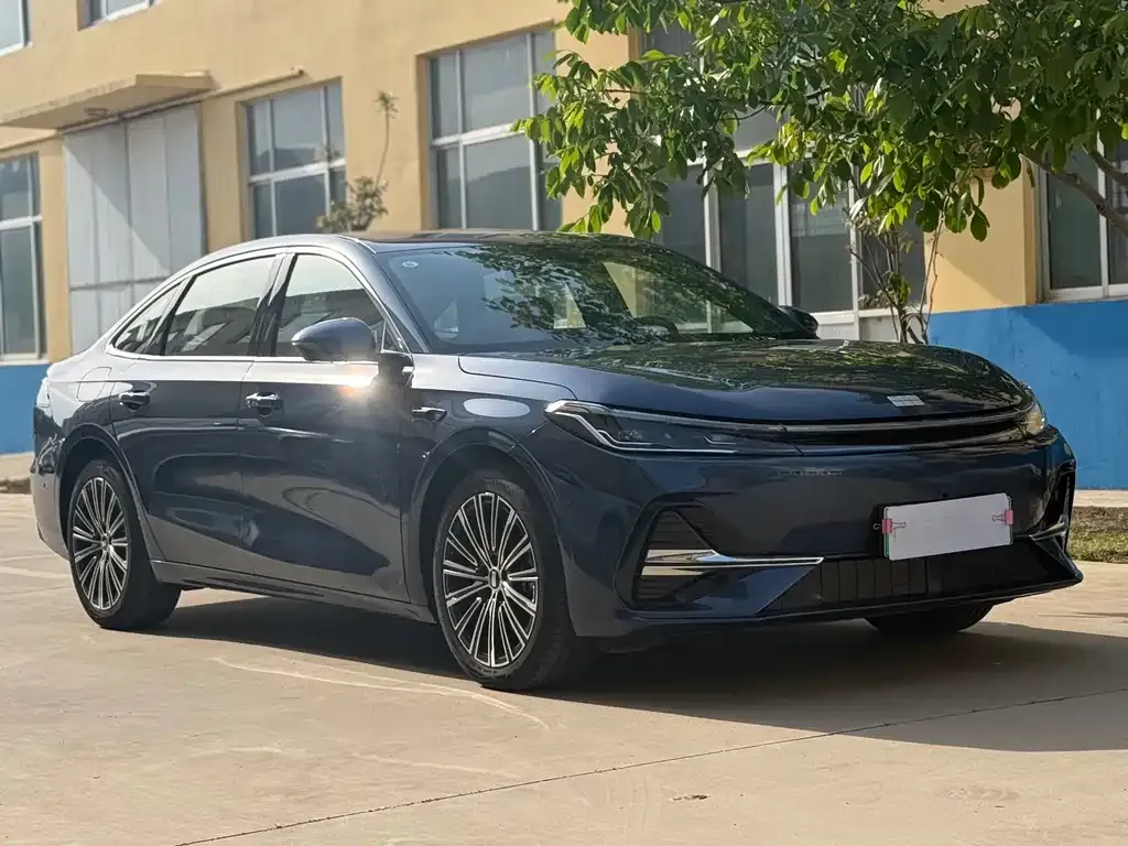 Geely Galaxy A7 — фото 1