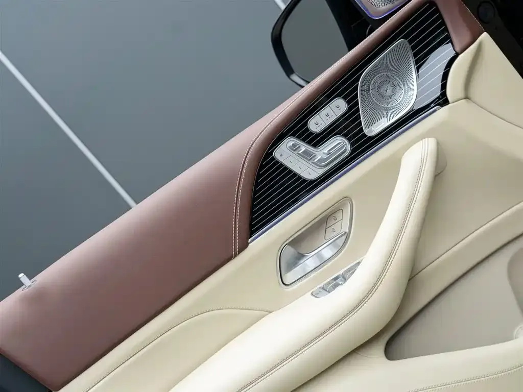 Mercedes-Benz GLS — фото 6