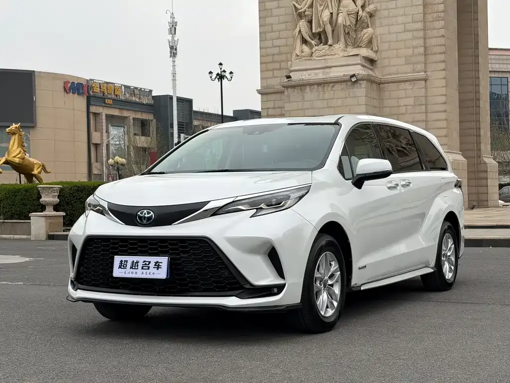 Toyota Granvia — фото 1