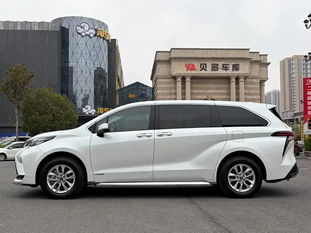 Toyota Granvia — фото 7