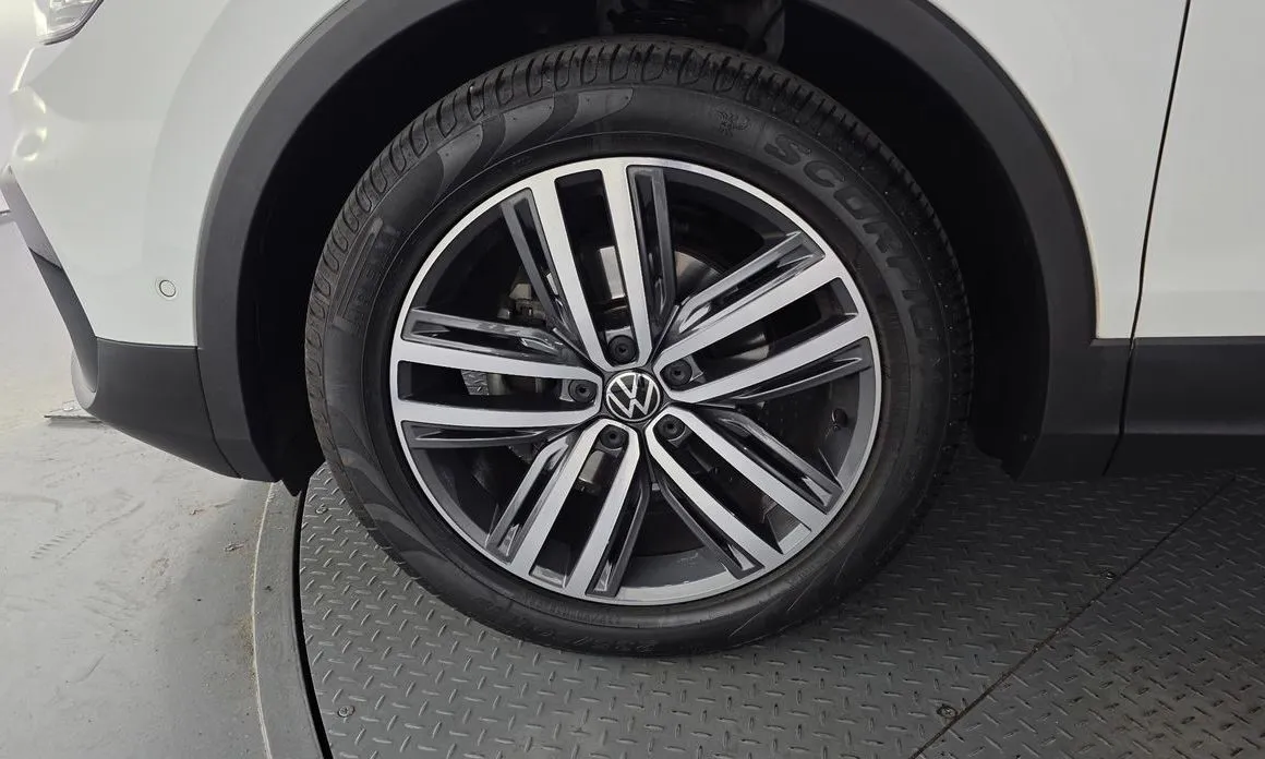 Volkswagen Tiguan — фото 8