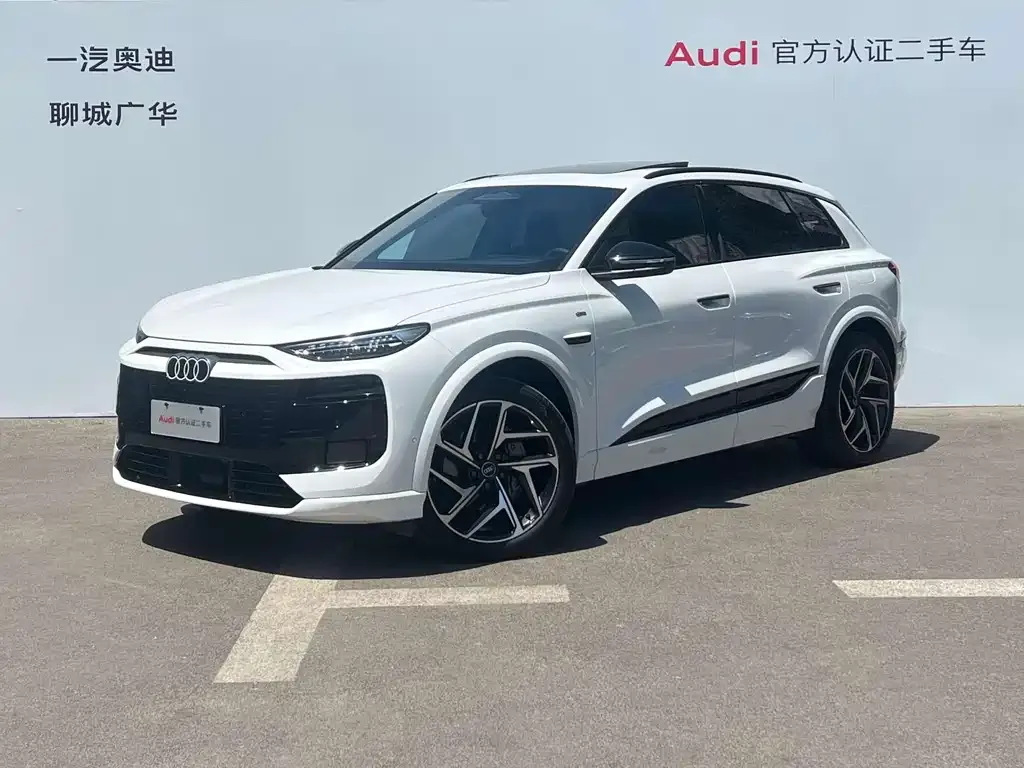 Audi Q6L e-tron — фото 1