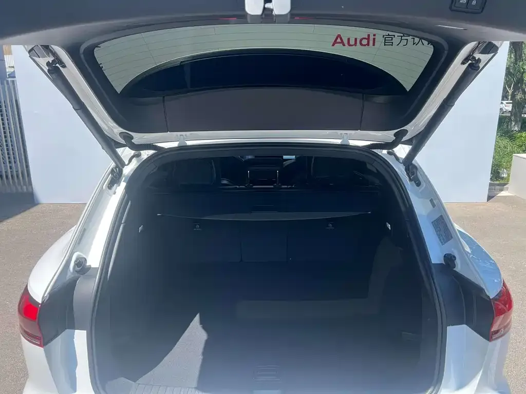 Audi Q6L e-tron — фото 3