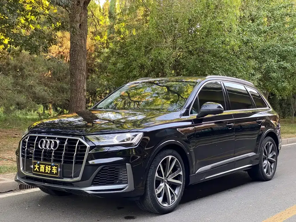 Audi Q7 — фото 1