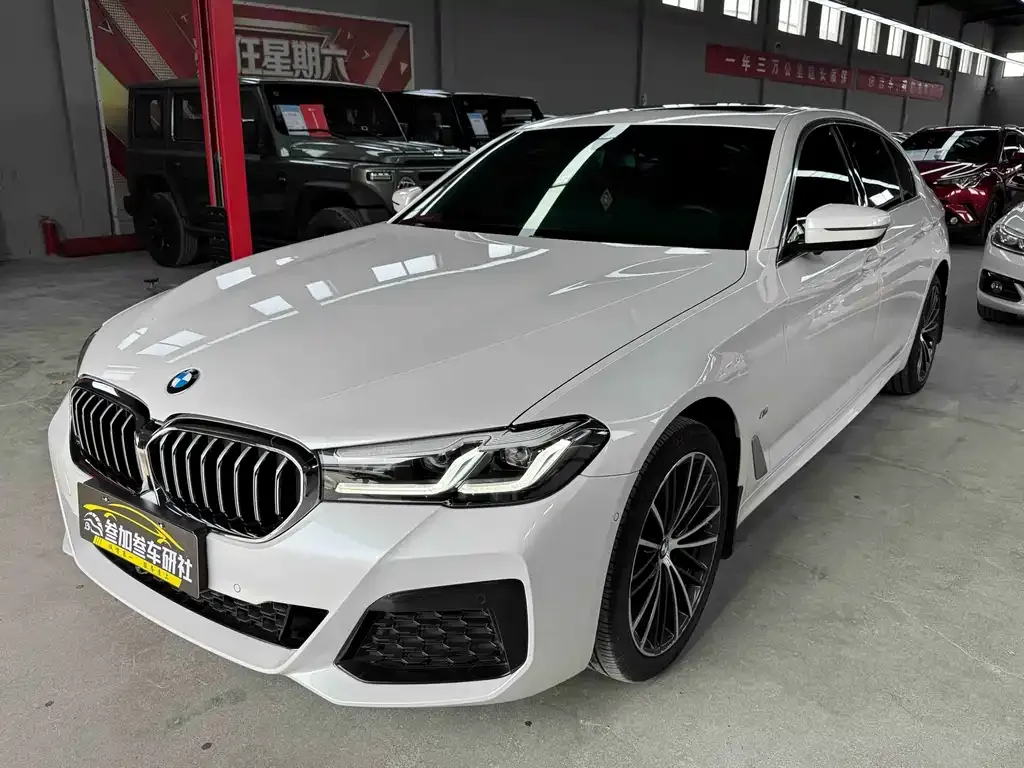 BMW 5 Series — фото 1