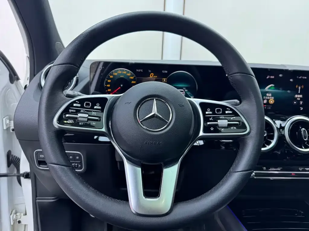 Mercedes-Benz GLA — фото 8