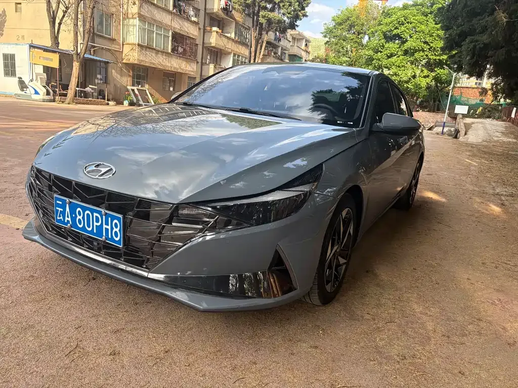 Hyundai Elantra — фото 1