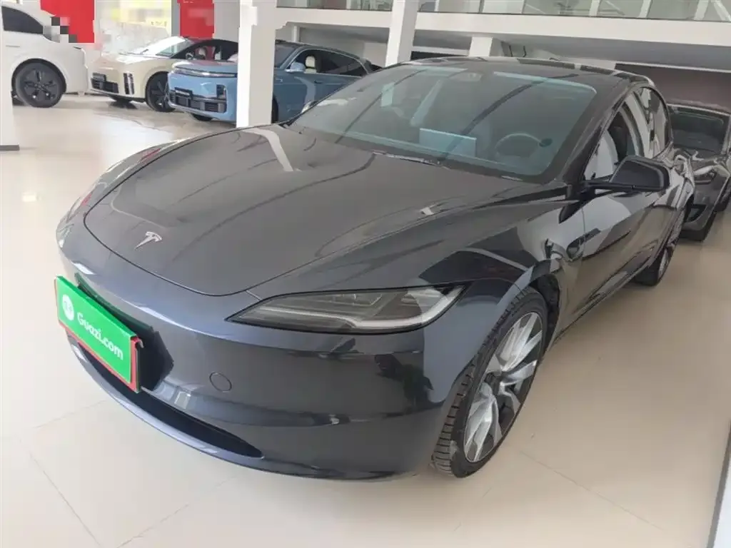 Tesla Model 3 — фото 1