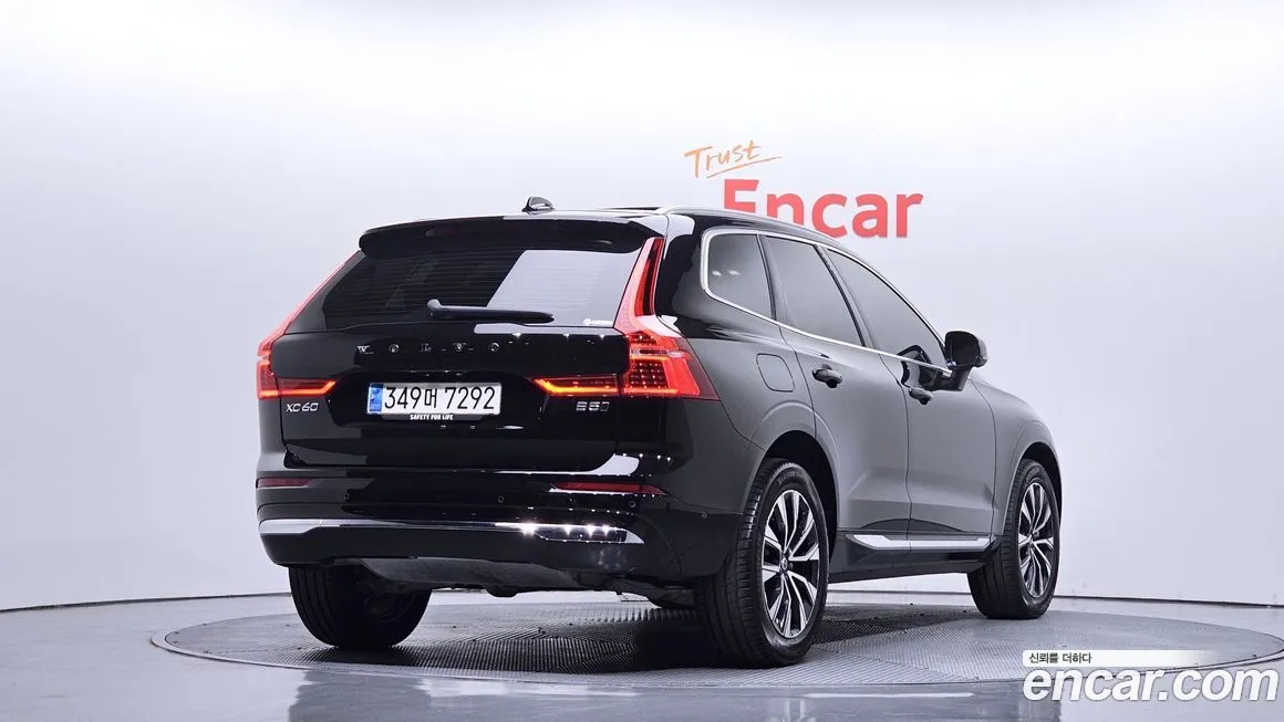 Volvo XC60 — фото 2