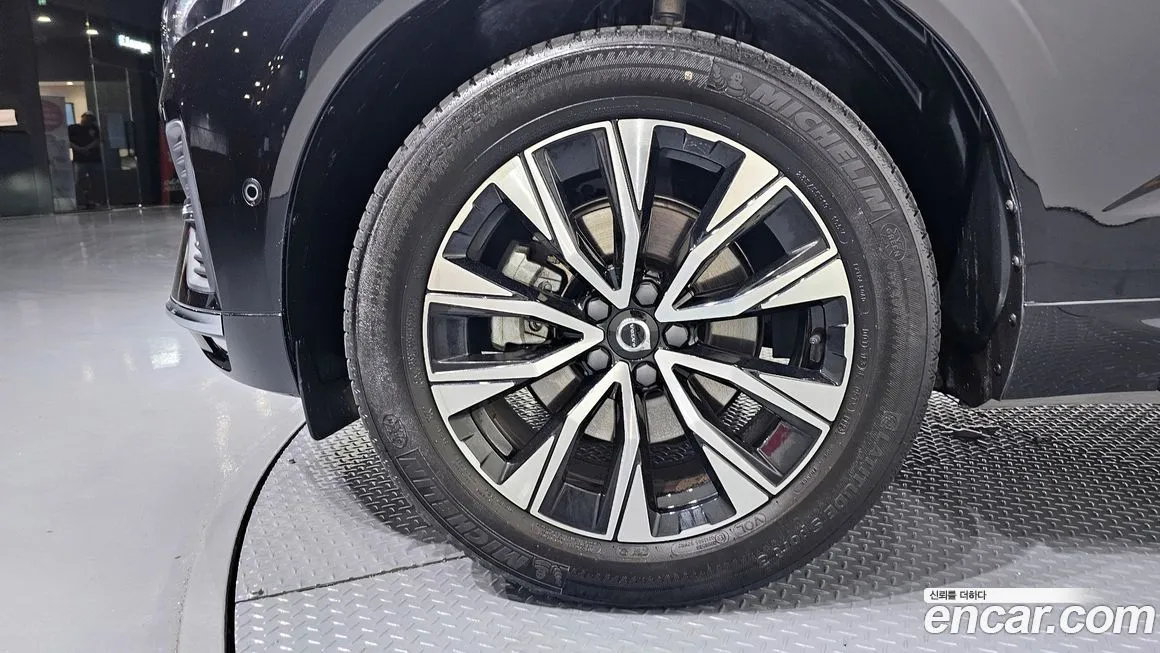 Volvo XC60 — фото 10