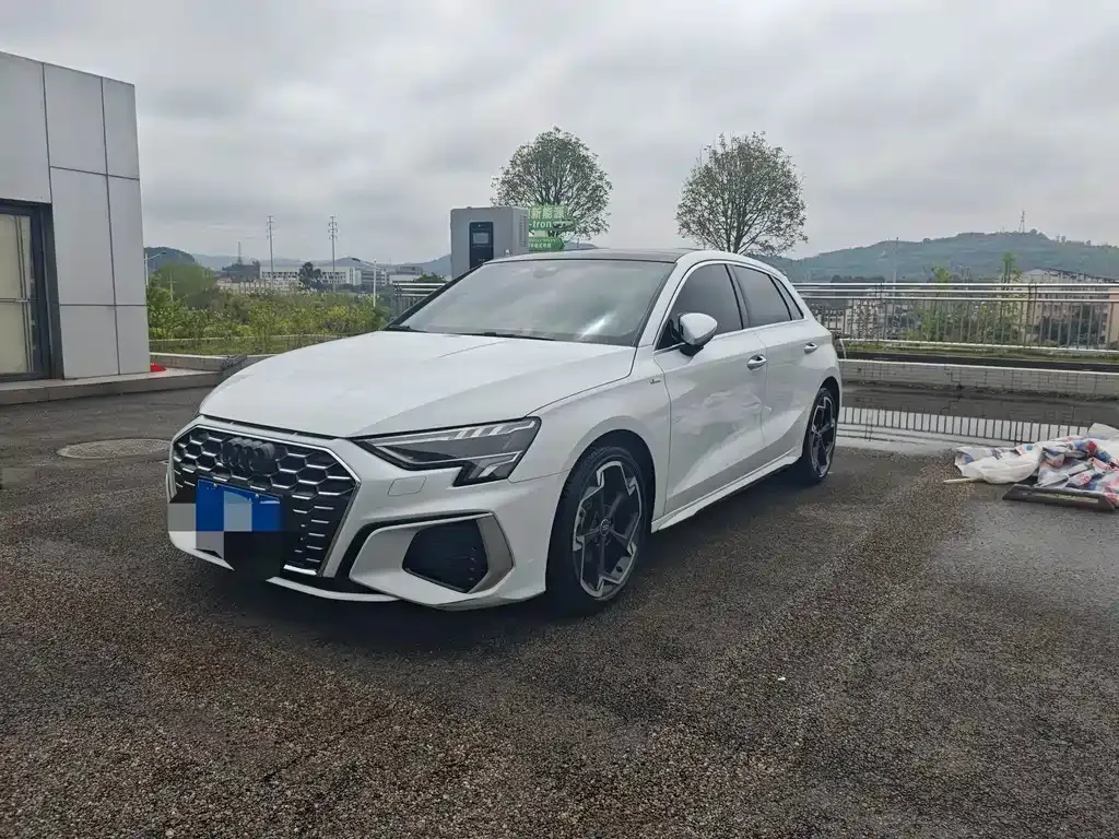 Audi A3 — фото 1