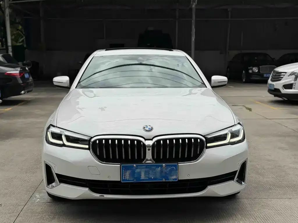 BMW 5 Series — фото 10