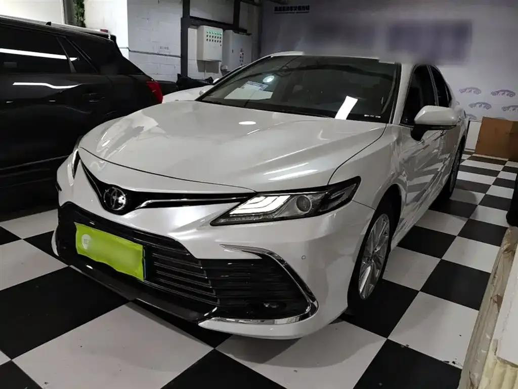 Toyota Camry — фото 8