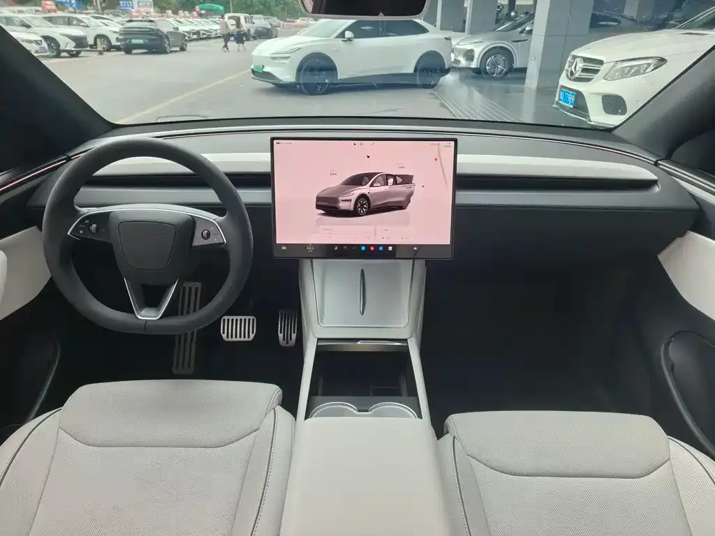 Tesla Model Y L — фото 7