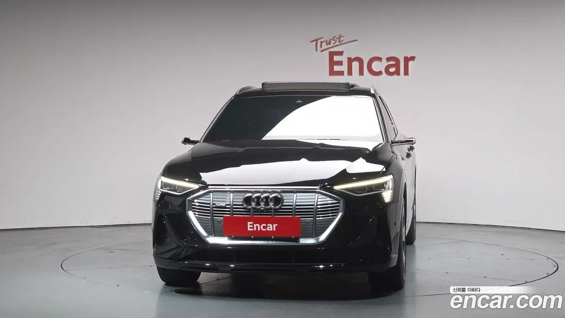 Audi e-tron — фото 2
