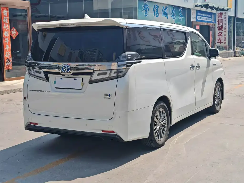 Toyota Alphard — фото 3
