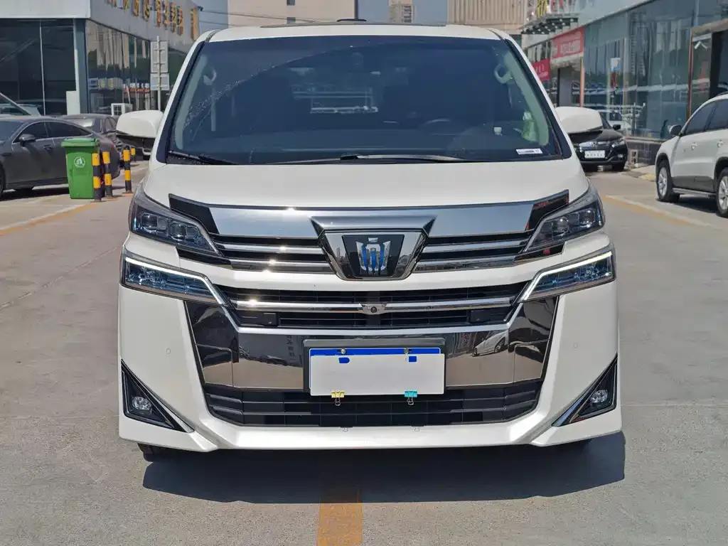 Toyota Alphard — фото 6