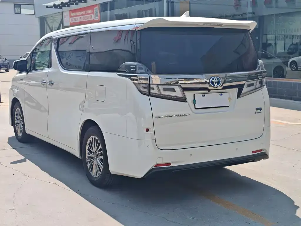 Toyota Alphard — фото 7