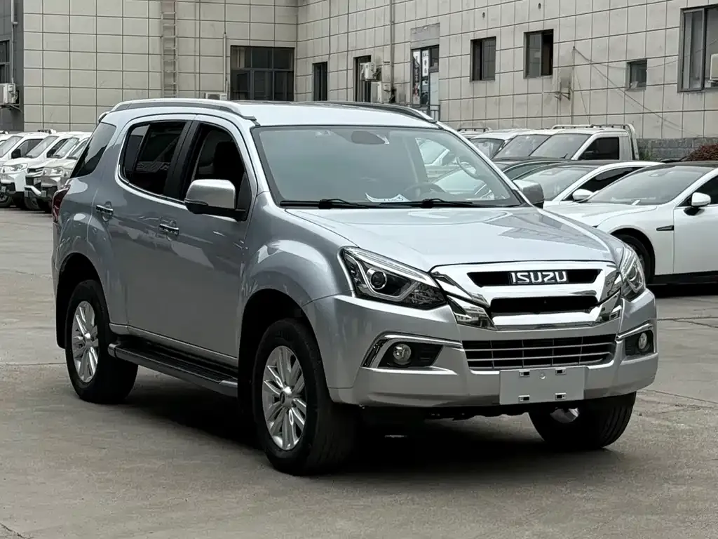 Isuzu MU-X — фото 10