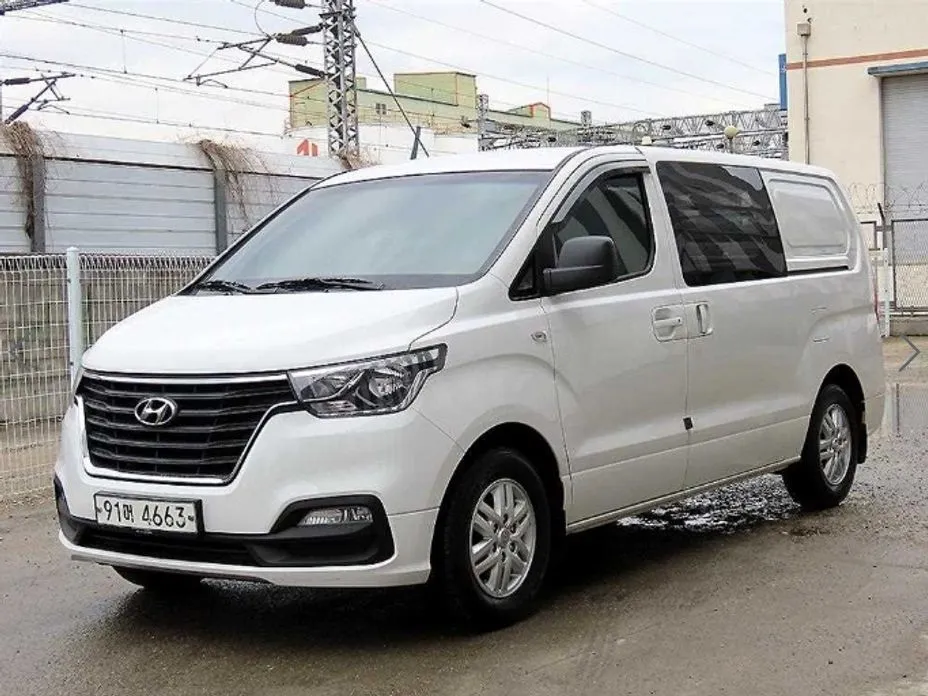Hyundai Starex — фото 1