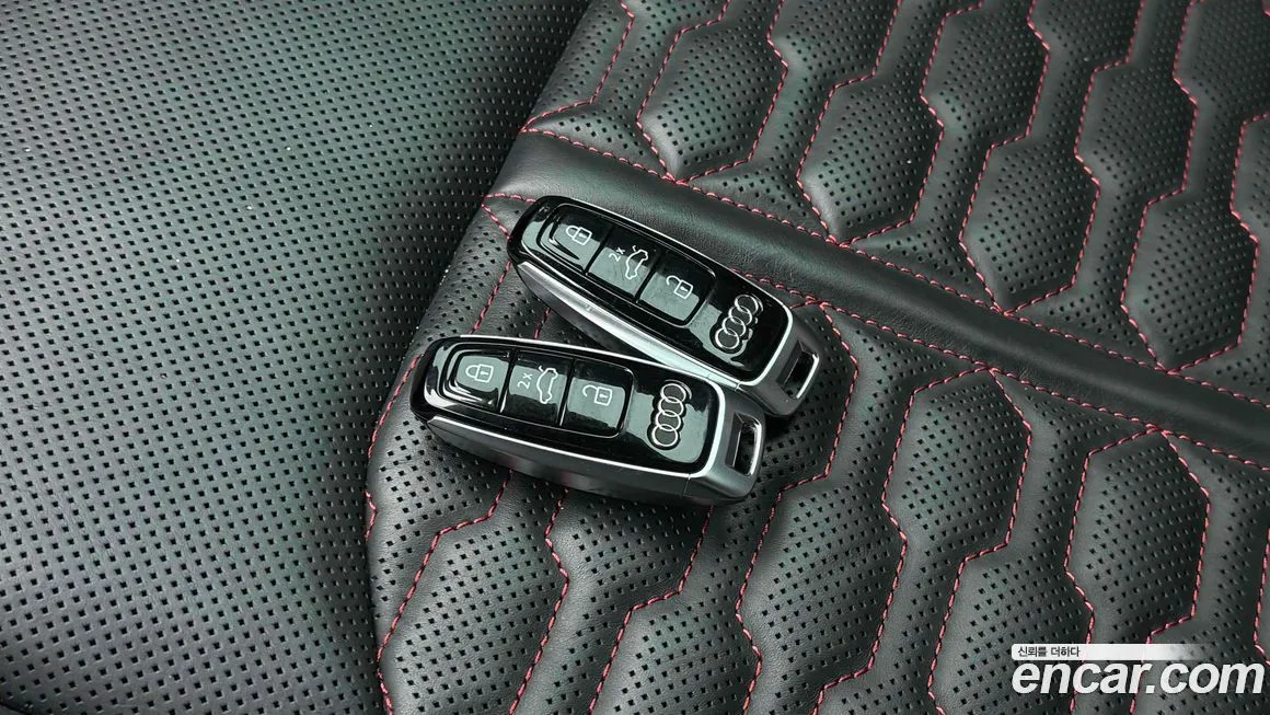 Audi RSQ8 — фото 10