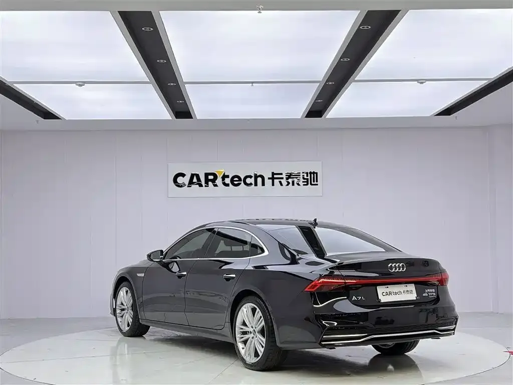 Audi A7L — фото 7