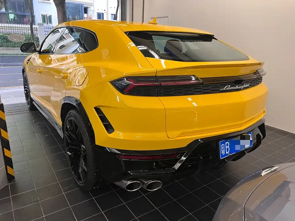 Lamborghini Urus SE — фото 3