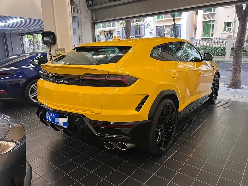Lamborghini Urus SE — фото 10