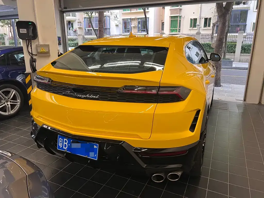 Lamborghini Urus SE — фото 2