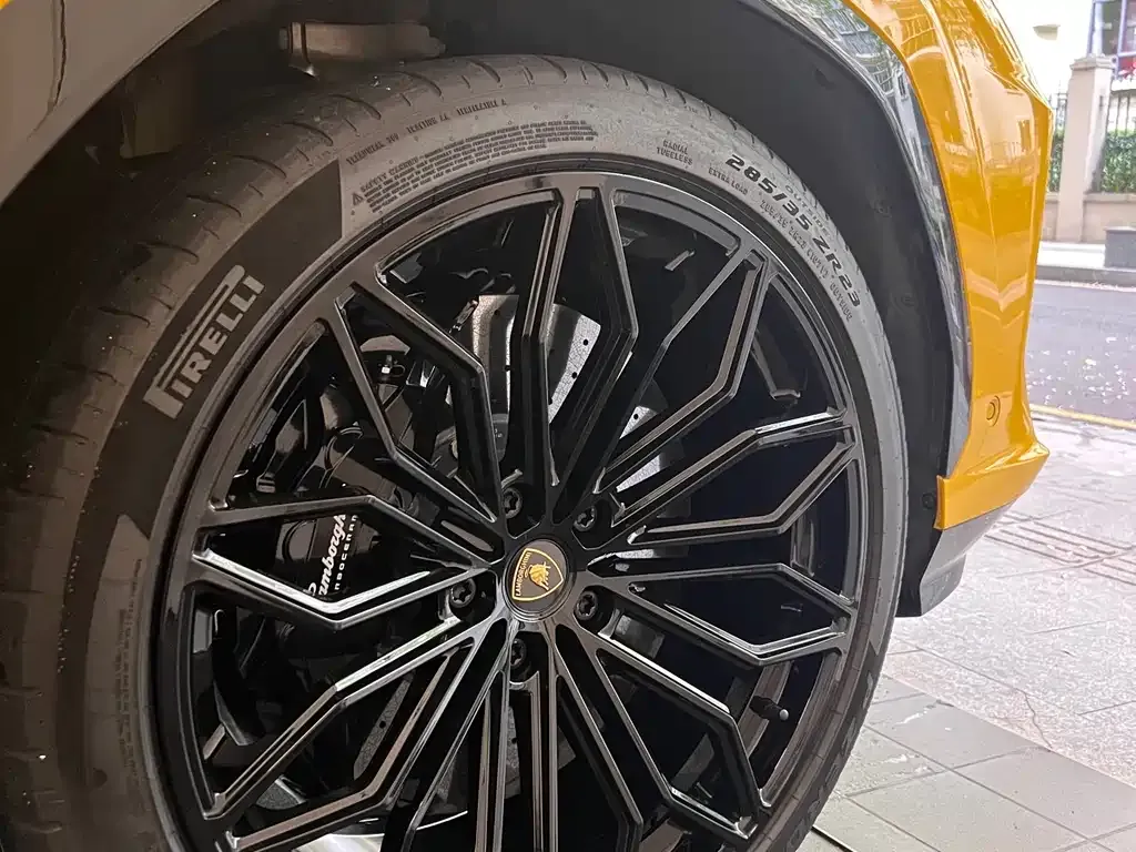 Lamborghini Urus SE — фото 6