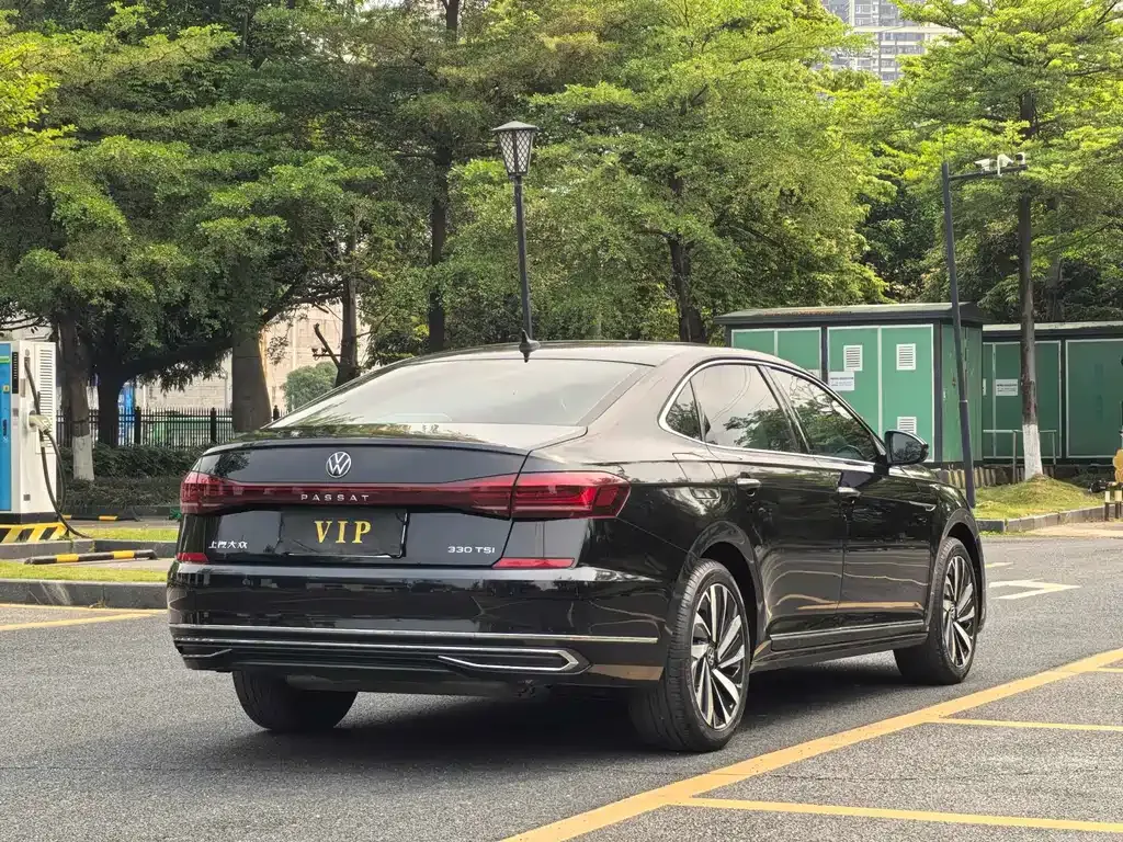 Volkswagen Passat — фото 9