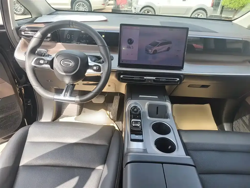 GAC Motor E8 Hybrid — фото 4