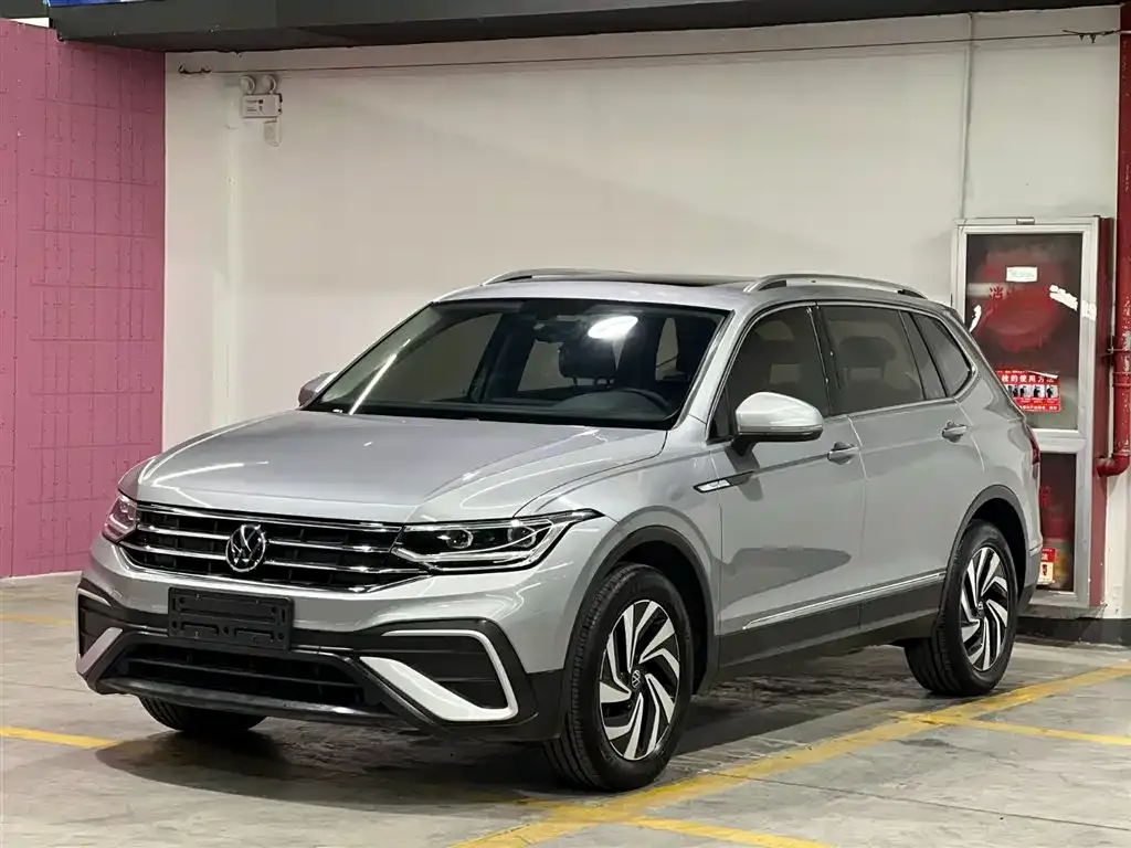 Volkswagen Tiguan L — фото 1