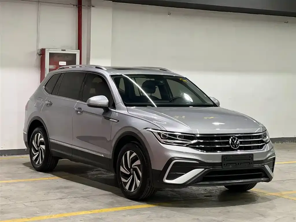 Volkswagen Tiguan L — фото 4