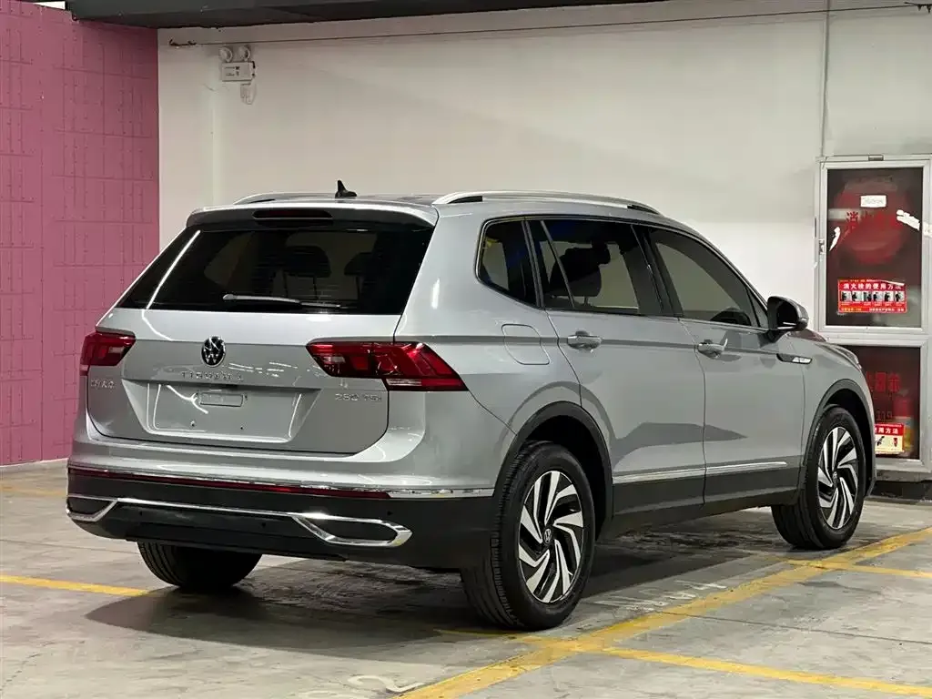 Volkswagen Tiguan L — фото 8
