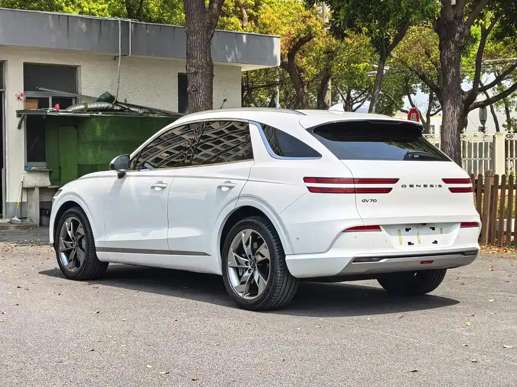 Genesis Electric GV70 — фото 5