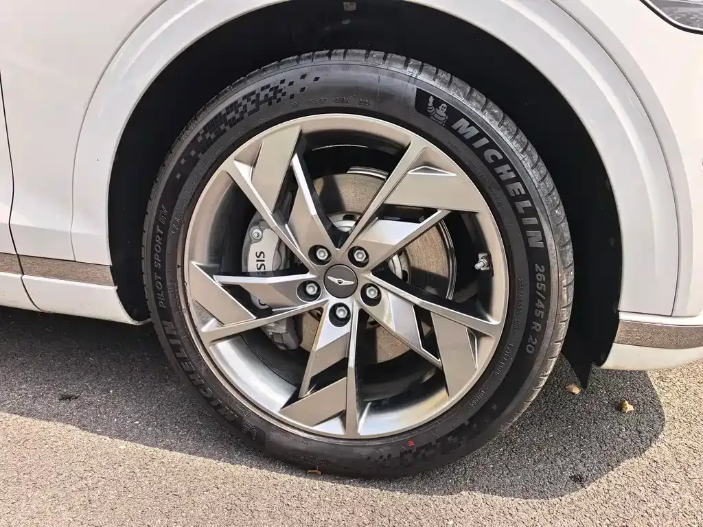 Genesis Electric GV70 — фото 3