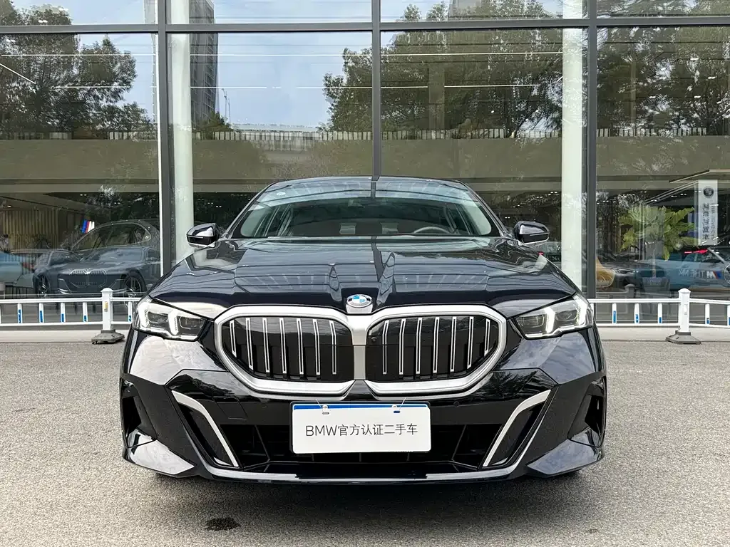 BMW 5 Series — фото 5