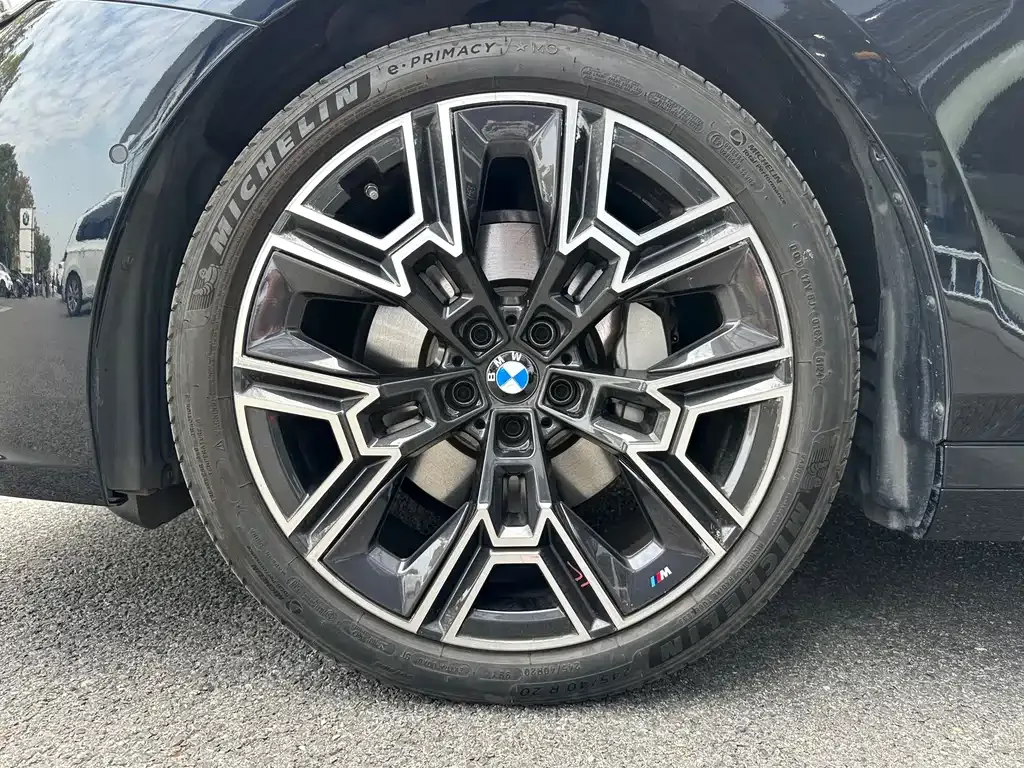 BMW 5 Series — фото 10