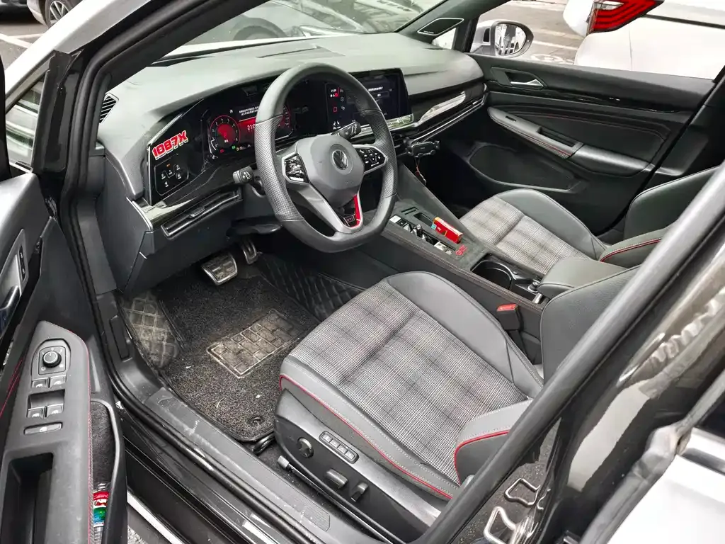 Volkswagen Golf GTI — фото 5