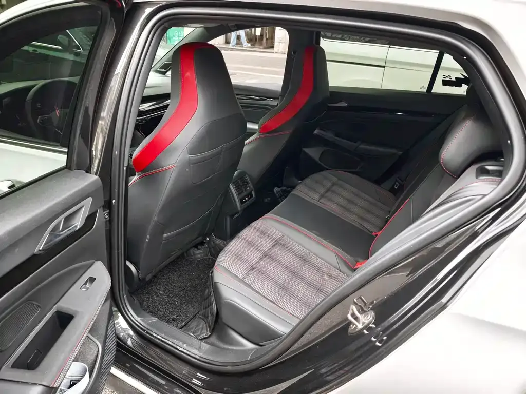 Volkswagen Golf GTI — фото 4